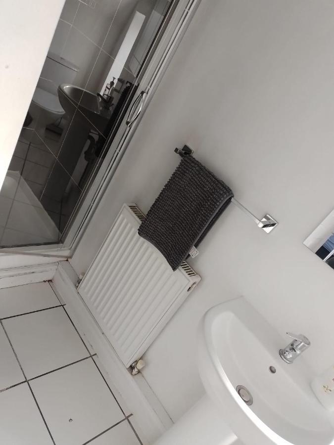 En Suite Room With Kitchen Facilities 노팅엄 외부 사진